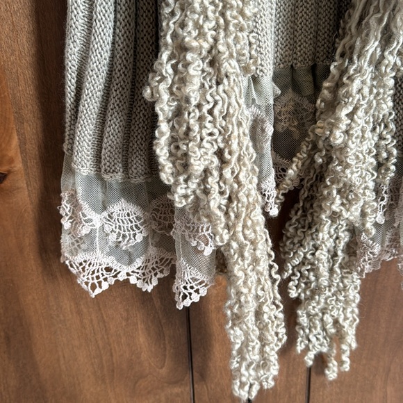 Long length sweater with multiple details tan size medium - Picture 6 of 8